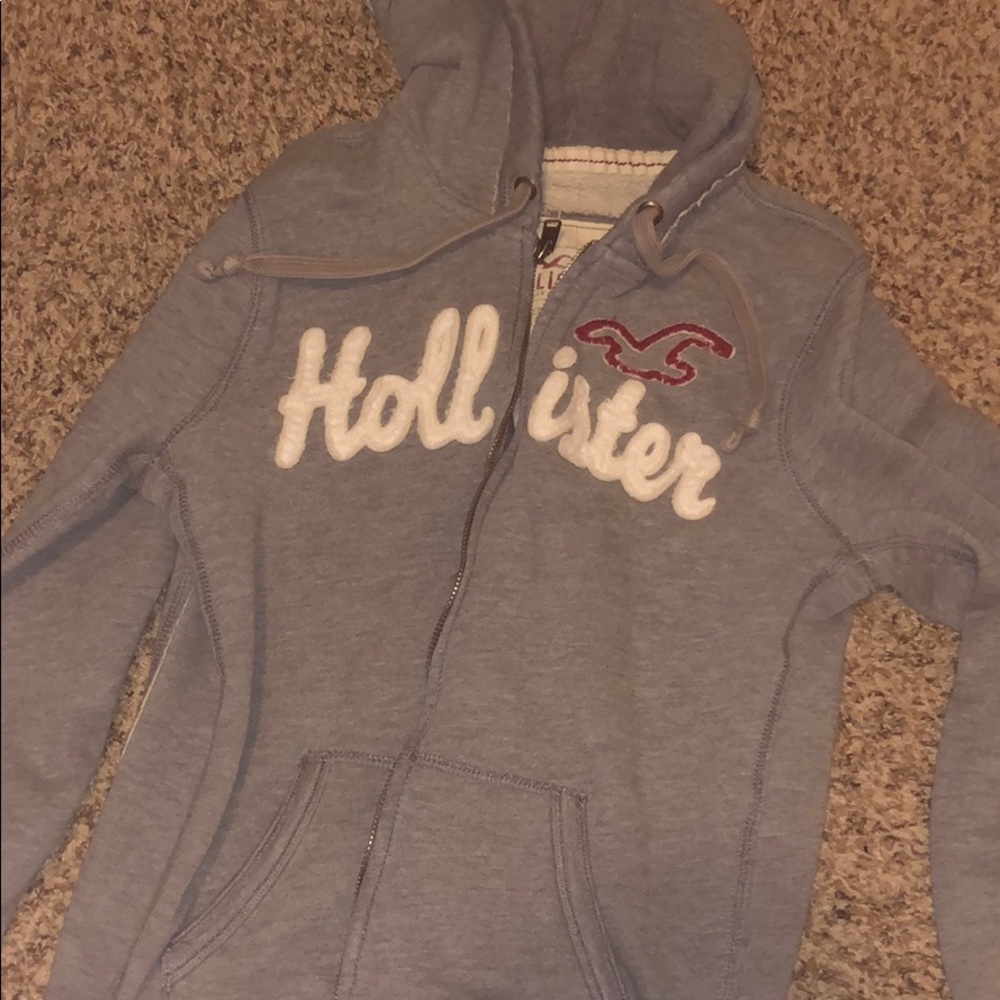 Super nice hollister sweatshirt!!